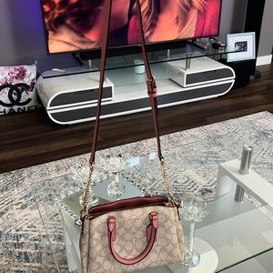 MINI SAGE CARRYALL IN SIGNATURE CANVAS (COACH F29434)
KHAKI/PINK /GOLD